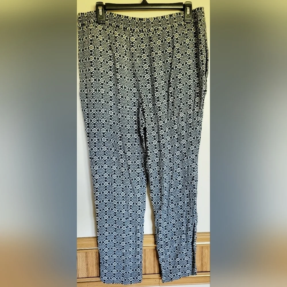 Talbots Women's 100% Rayon Detailed Pull on Pants Size Large - Picture 2 of 6